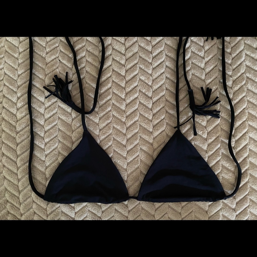 Acacia Black Beauty Humuhumu top